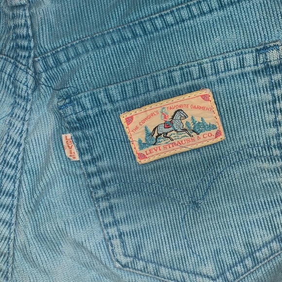 COPY - COPY - Corduroy, shorts by Levi, they are a thick jean, they appear as l… - Picture 2 of 4